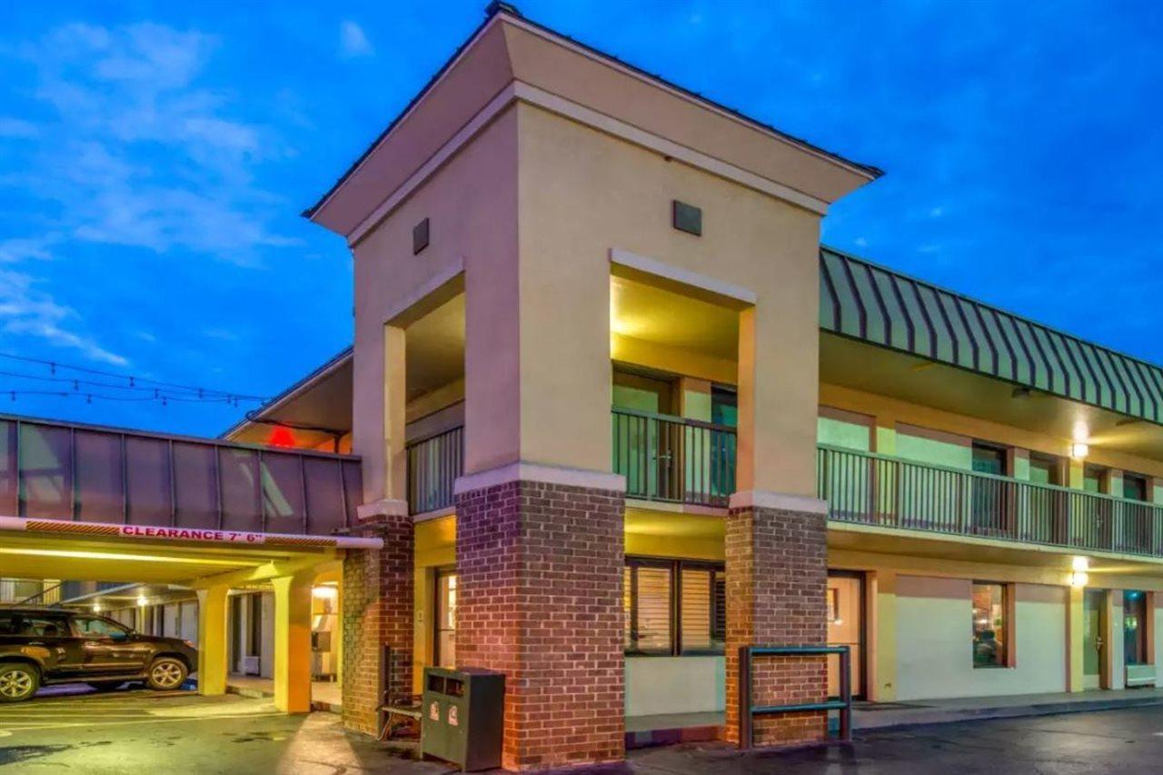 Quality Inn Savannah Historic District Extérieur photo