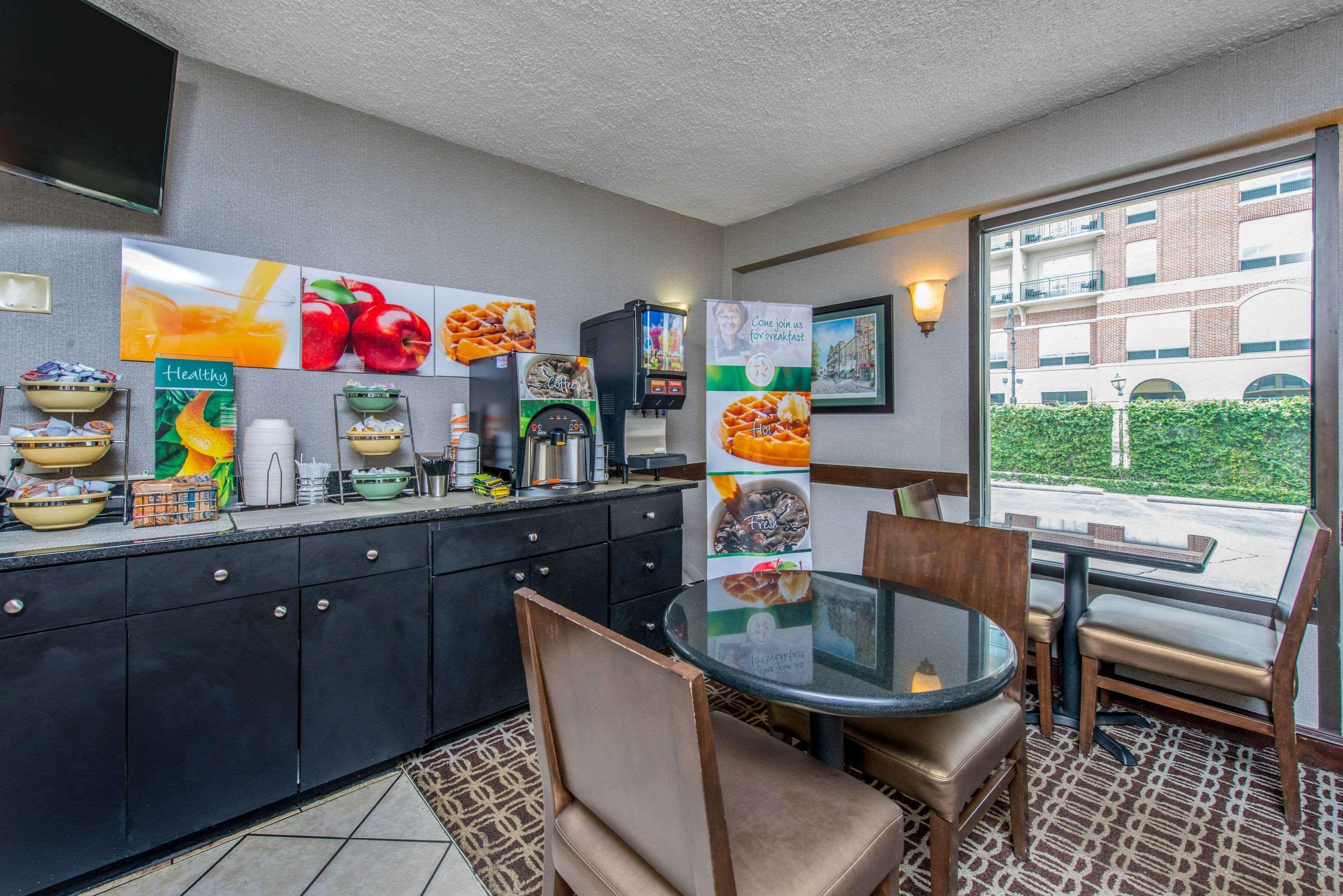 Quality Inn Savannah Historic District Extérieur photo